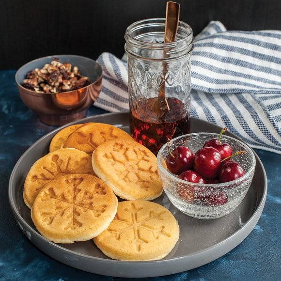 NWOT Nordic Ware Snowflake Non-Stick Pancake Pan - Picture 5 of 9